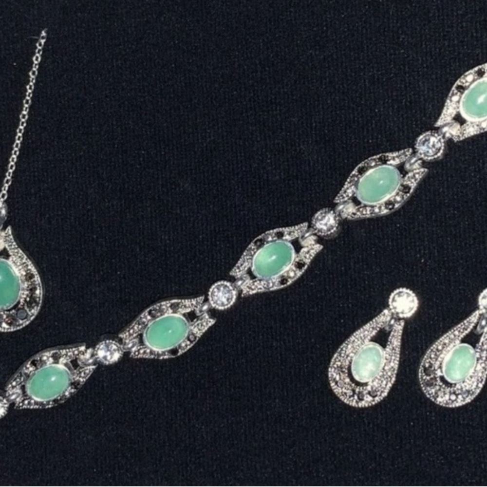 Elegant Silver and Green Jewelry Set